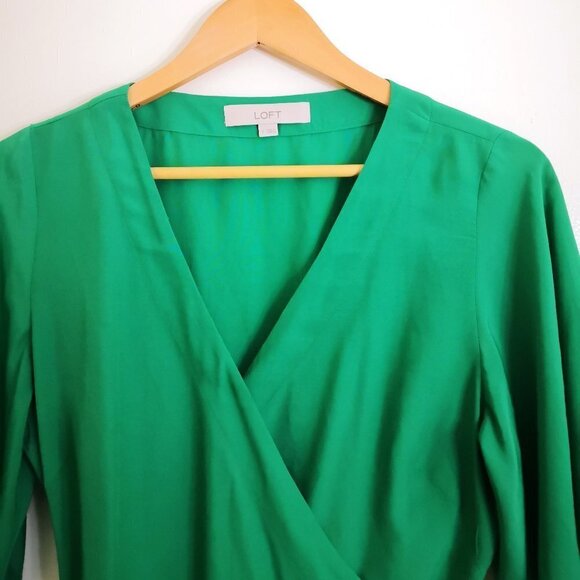 New LOFT Wrap Top With Flutter Sleeves And Slight Peplum Green Size S - Picture 3 of 5